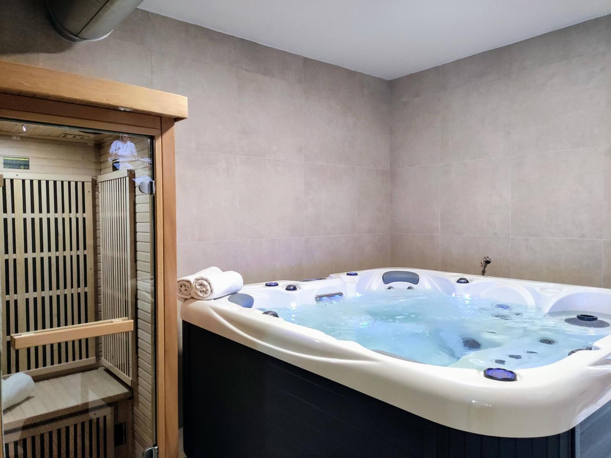 Grand Spa Harrachov - Wellness Luxusni Apartman S Velkou Virivkou, Saunou, Kuchyni A Venkovnim Posezenim V Centru Harrachova Exterior photo
